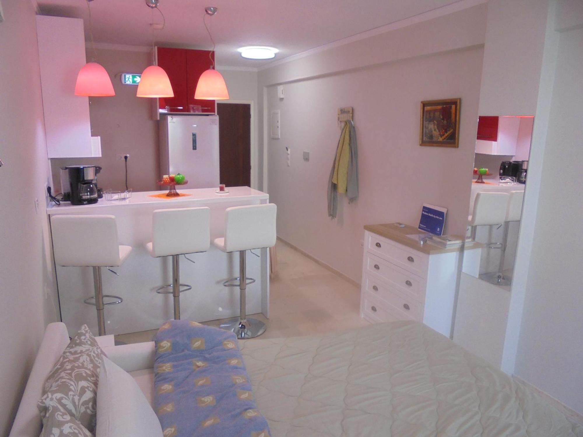 Modern Studio By The Sea Loutra Edipsou  Exterior photo